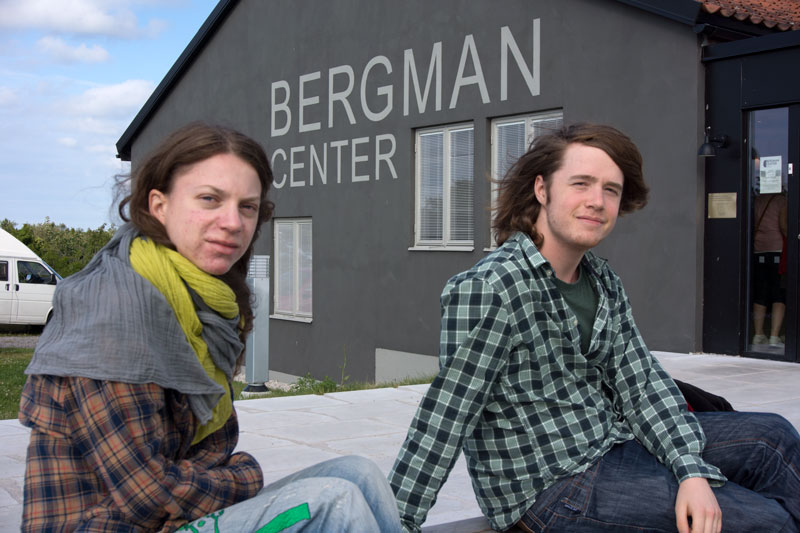 Anna Nygren och Henrik Dahlbring utanför Bergmancenter efter en work-in.progress med Anna Eborn och Erik Hemmendorff.