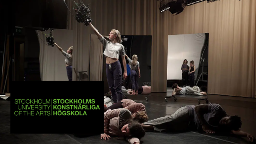 Skådespelerska agerar framför kamera